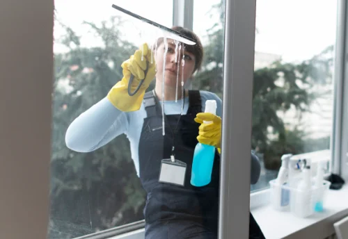 Nettoyage de vitres intérieures et extérieures à Villelaure
